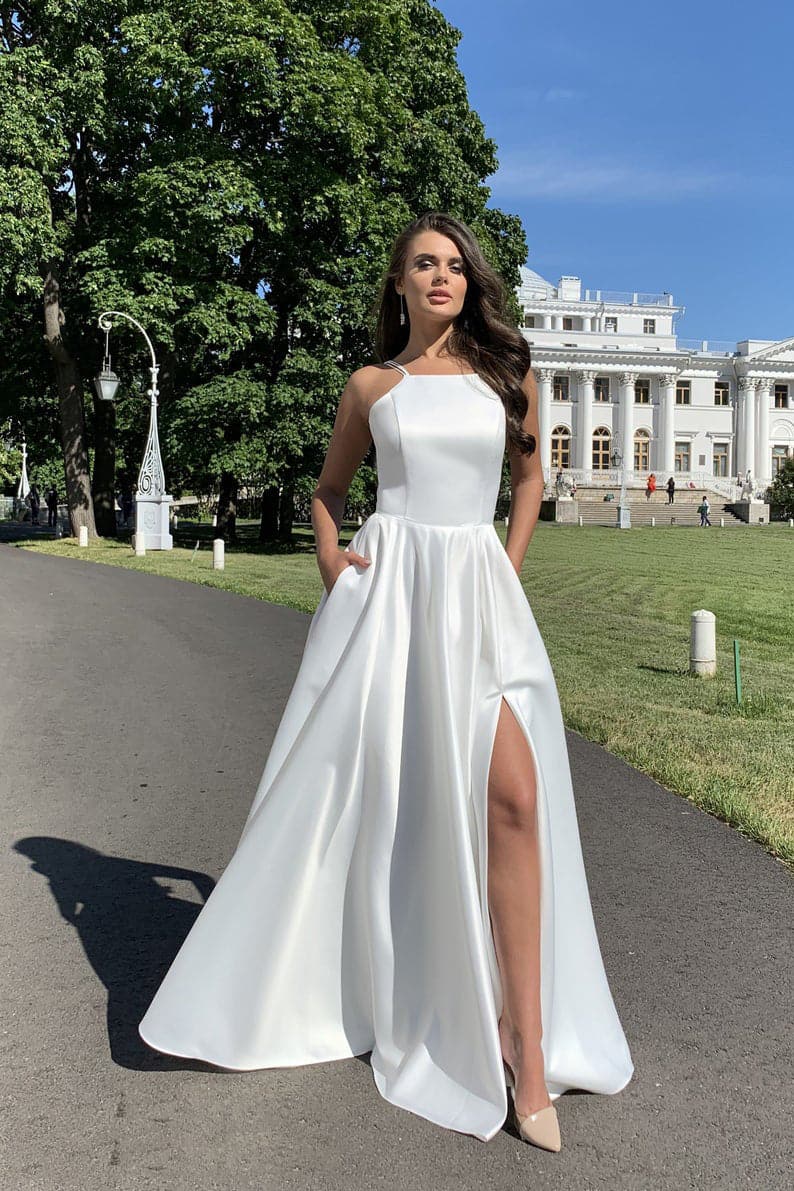 Effortlessly Elegant Dress with a Timeless Design