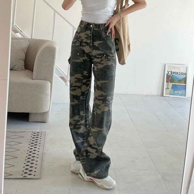 Classic Vintage Pants with a Flattering Fit