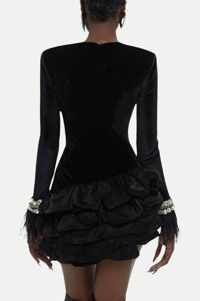 Effortlessly Elegant Dress with a Timeless Design