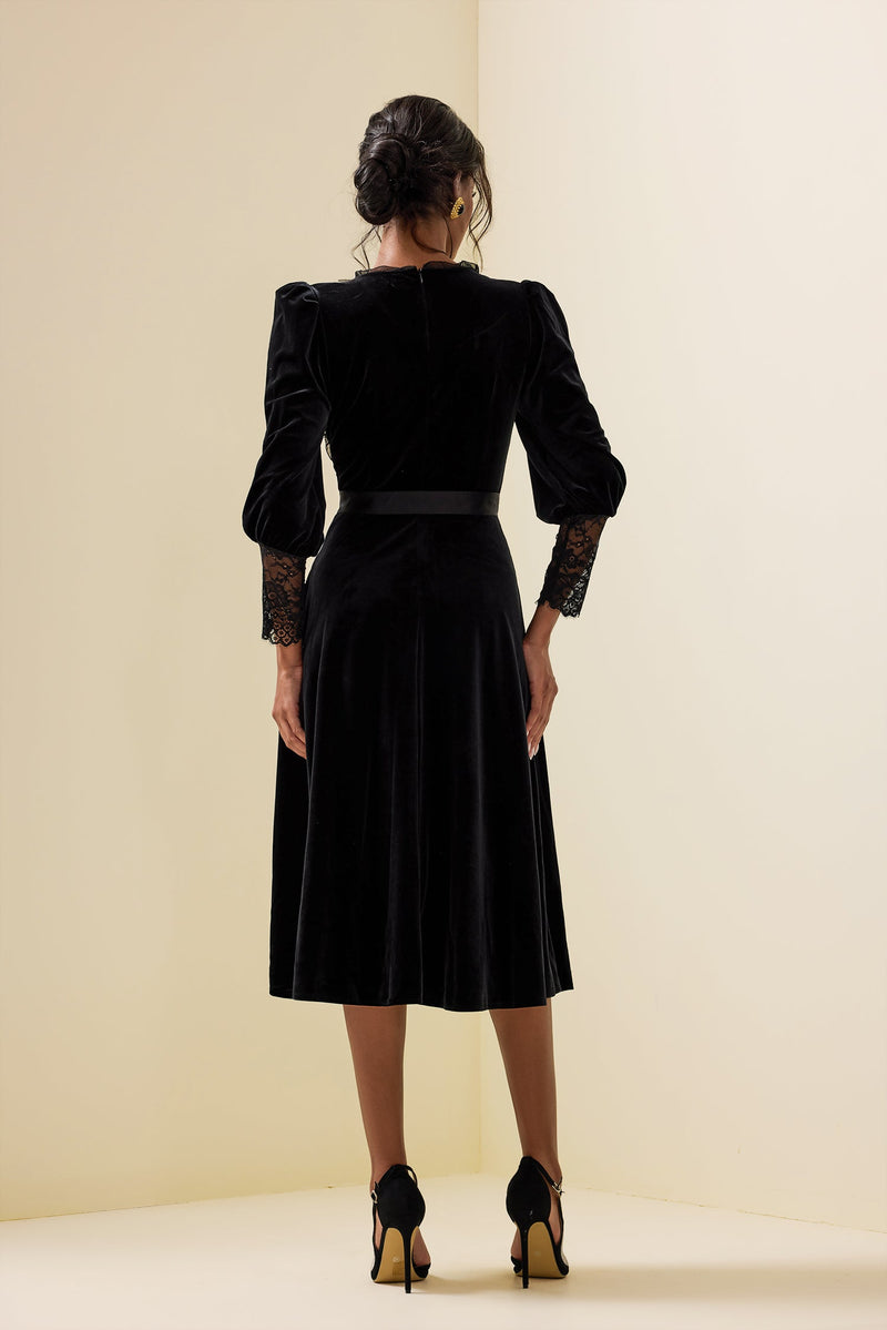 Sophisticated Dress with a Clean Classic Look