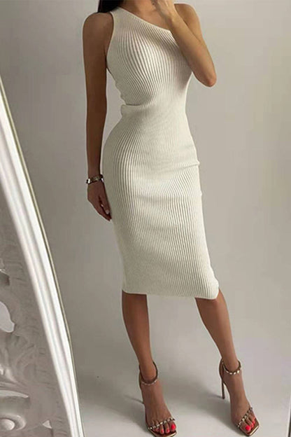Well Tailored Dress with a Graceful Silhouette