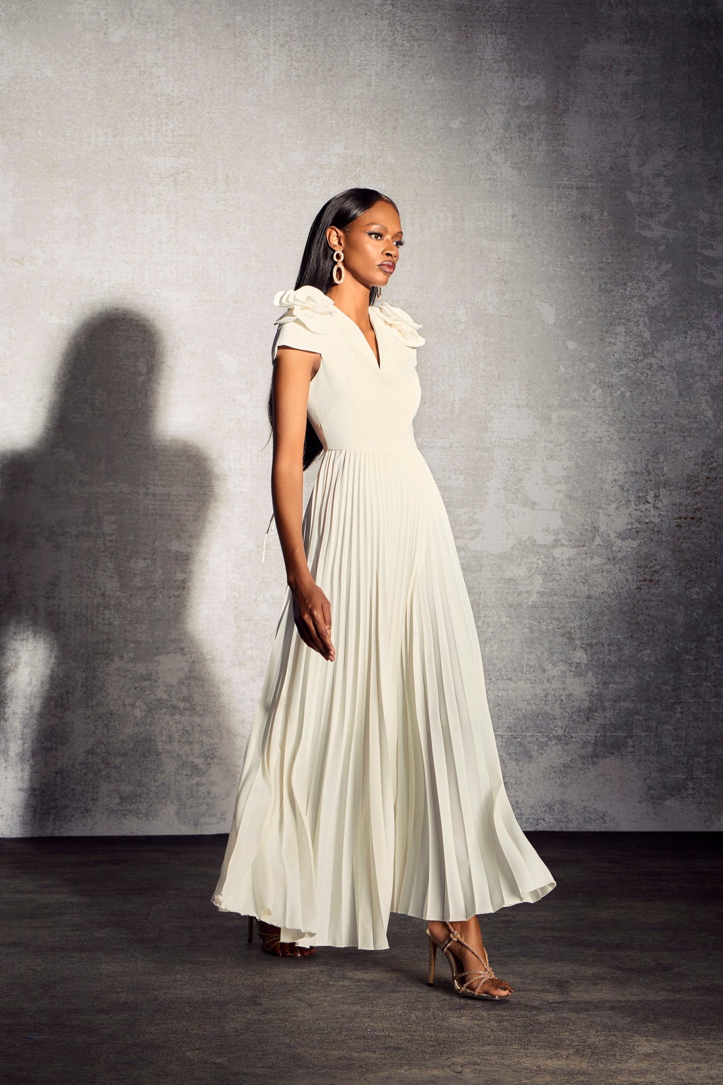 Beautifully Finished Dress in a Timeless Design