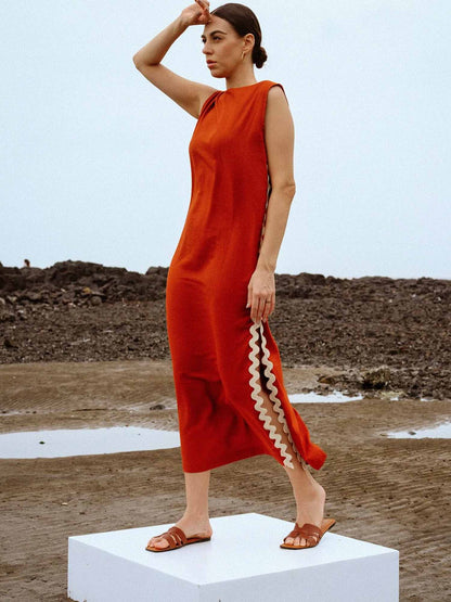 Beautifully Finished Dress in a Timeless Design