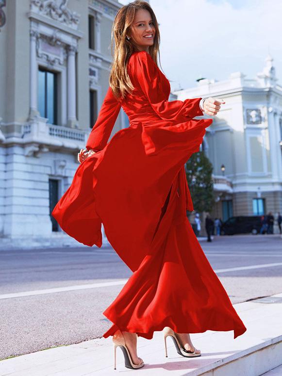 Well Tailored Dress with a Graceful Silhouette