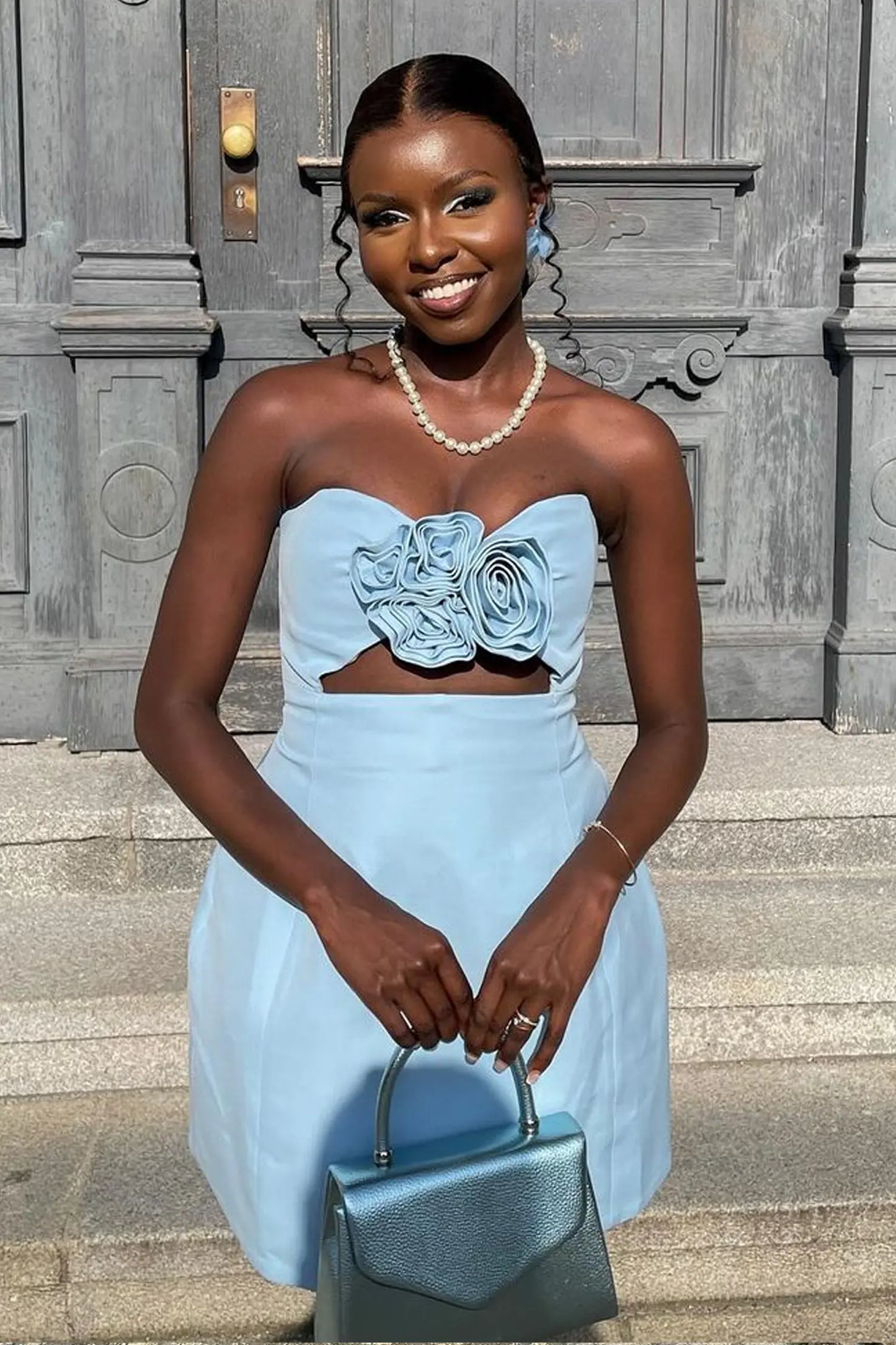 Beautifully Finished Dress in a Timeless Design