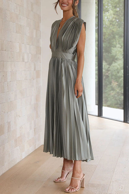 Sophisticated Dress with a Clean Classic Look