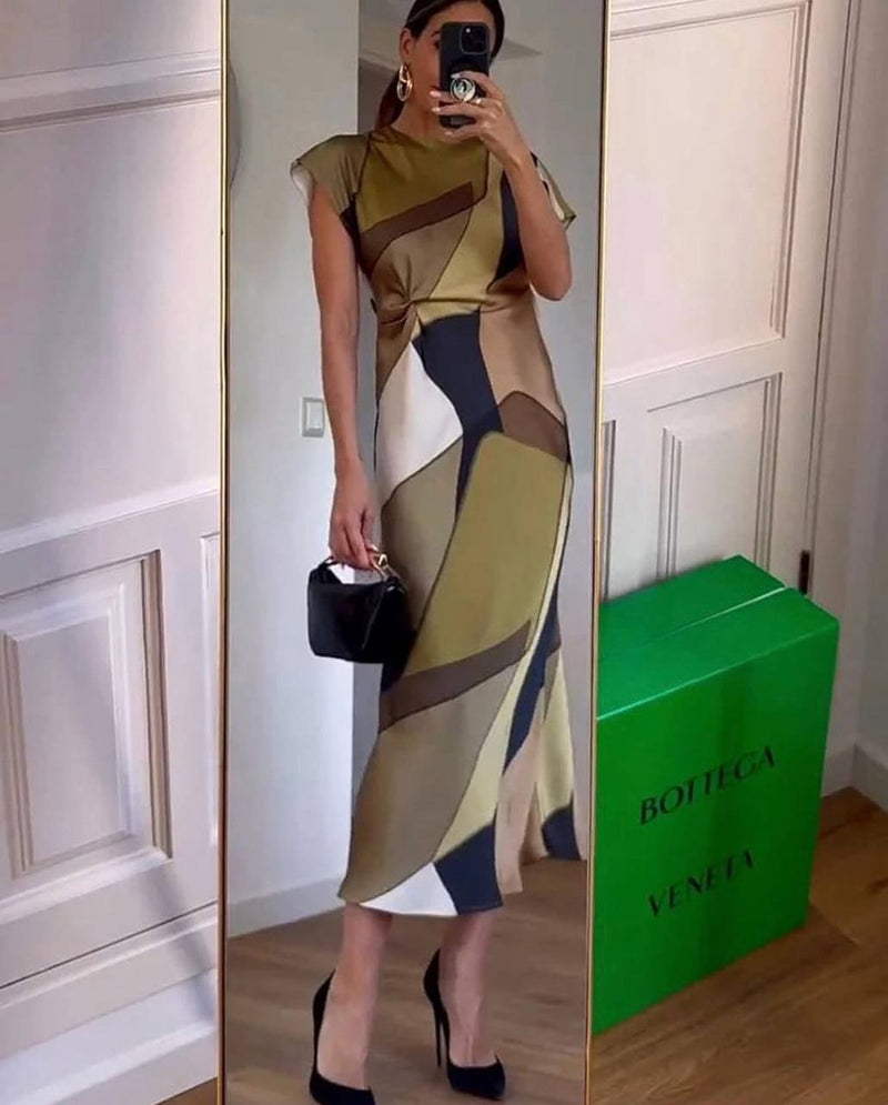 Classic Vintage & Enduringly Stylish Dress