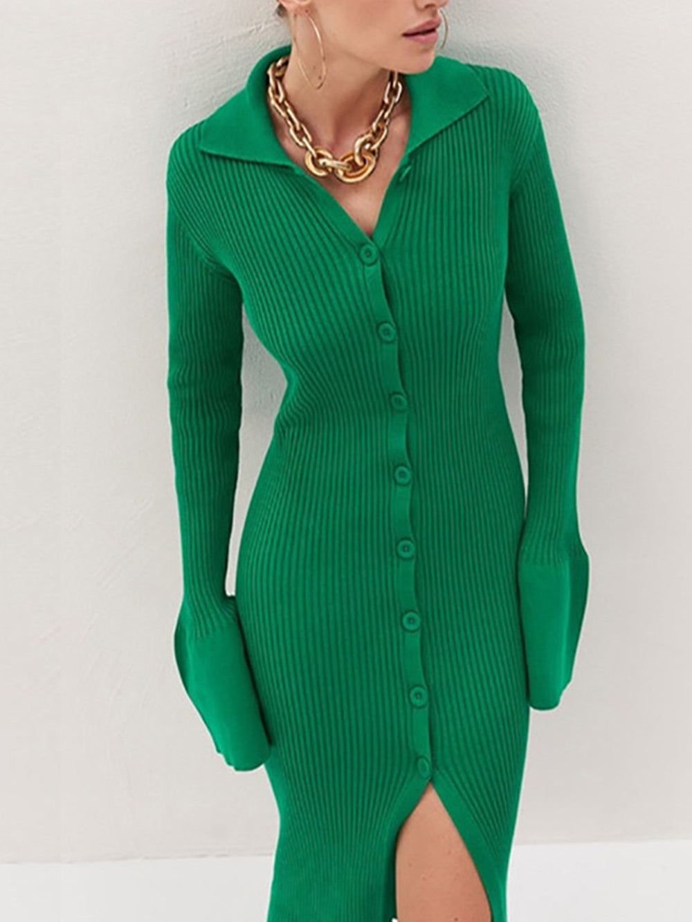 Well Tailored Sweater with a Graceful Silhouette