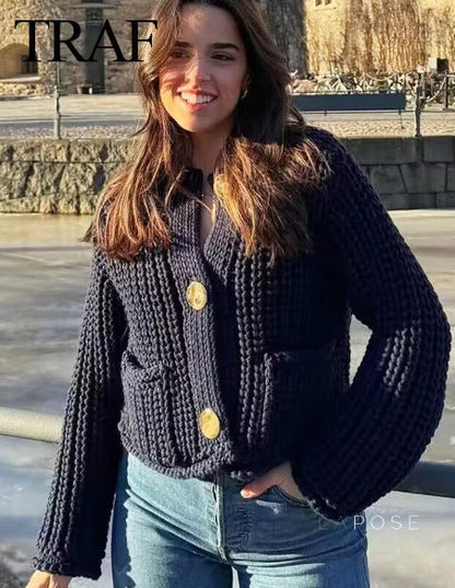 Elegantly Styled Cardigan for Everyday Wear
