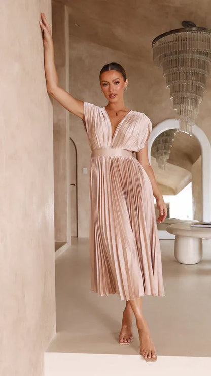 Effortlessly Elegant Dress with a Timeless Design