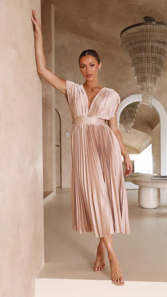 Effortlessly Elegant Dress with a Timeless Design