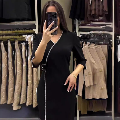 Effortlessly Elegant Dress with a Timeless Design