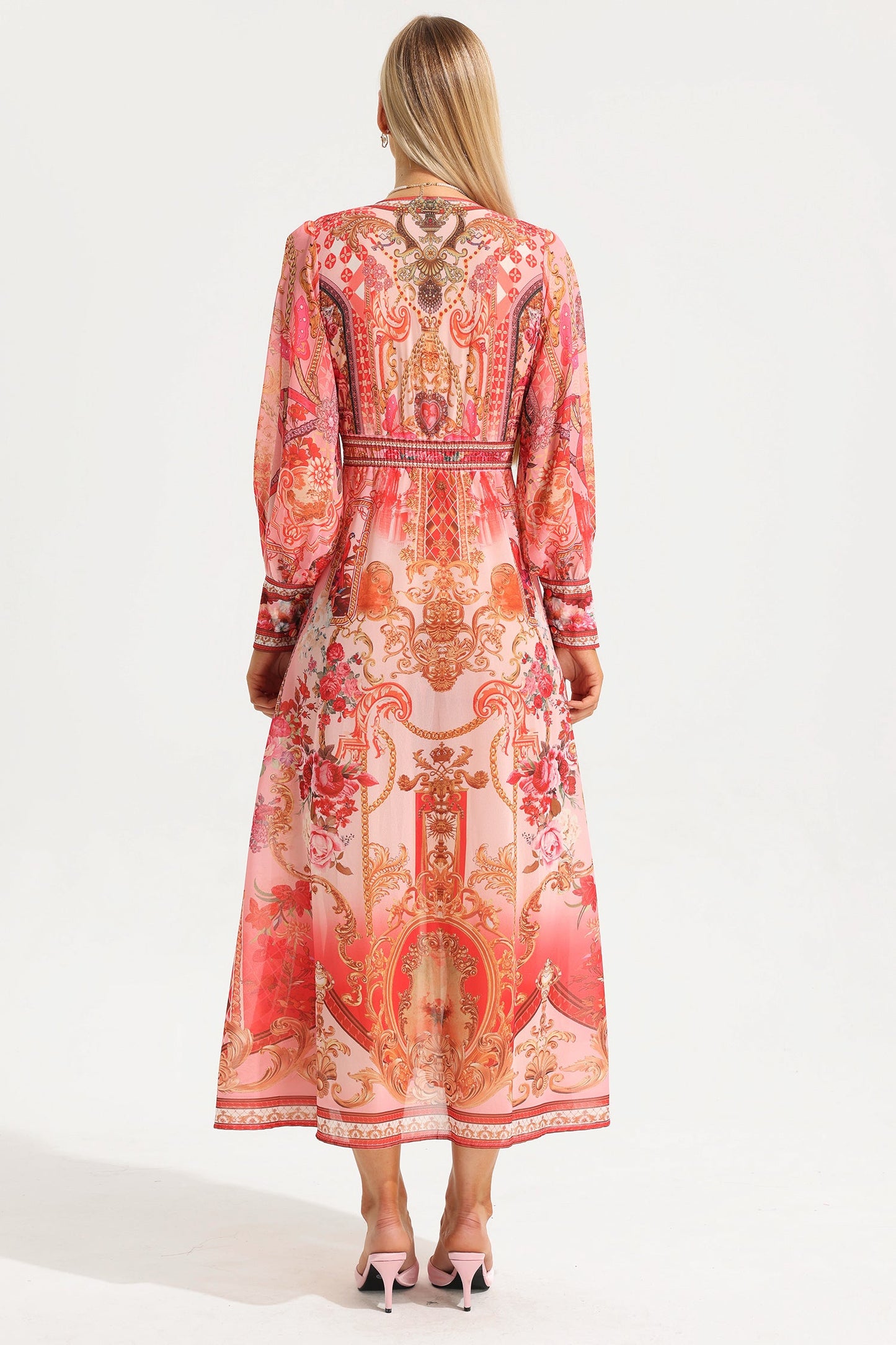 Effortlessly Elegant Dress with a Timeless Design