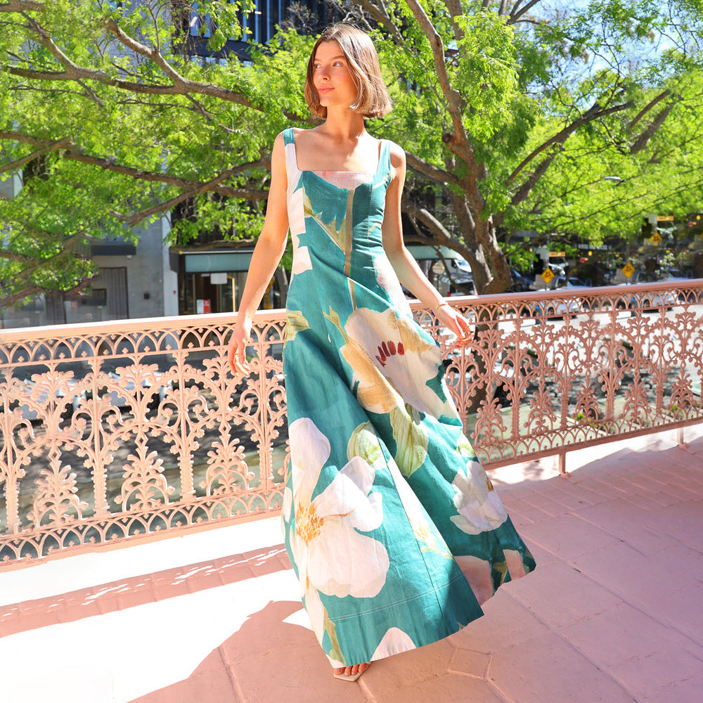 Beautifully Finished Dress in a Timeless Design