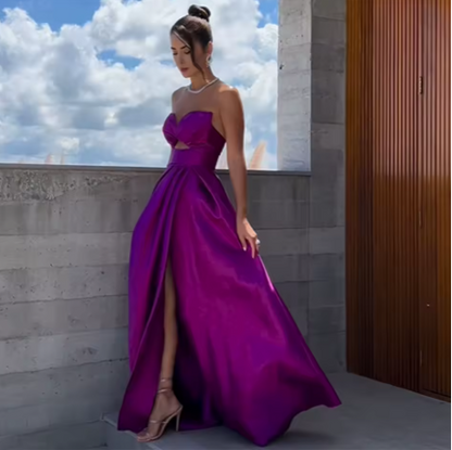 Beautifully Finished Dress in a Timeless Design