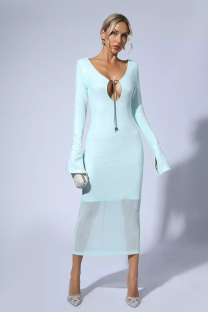 Beautifully Finished Dress in a Timeless Design