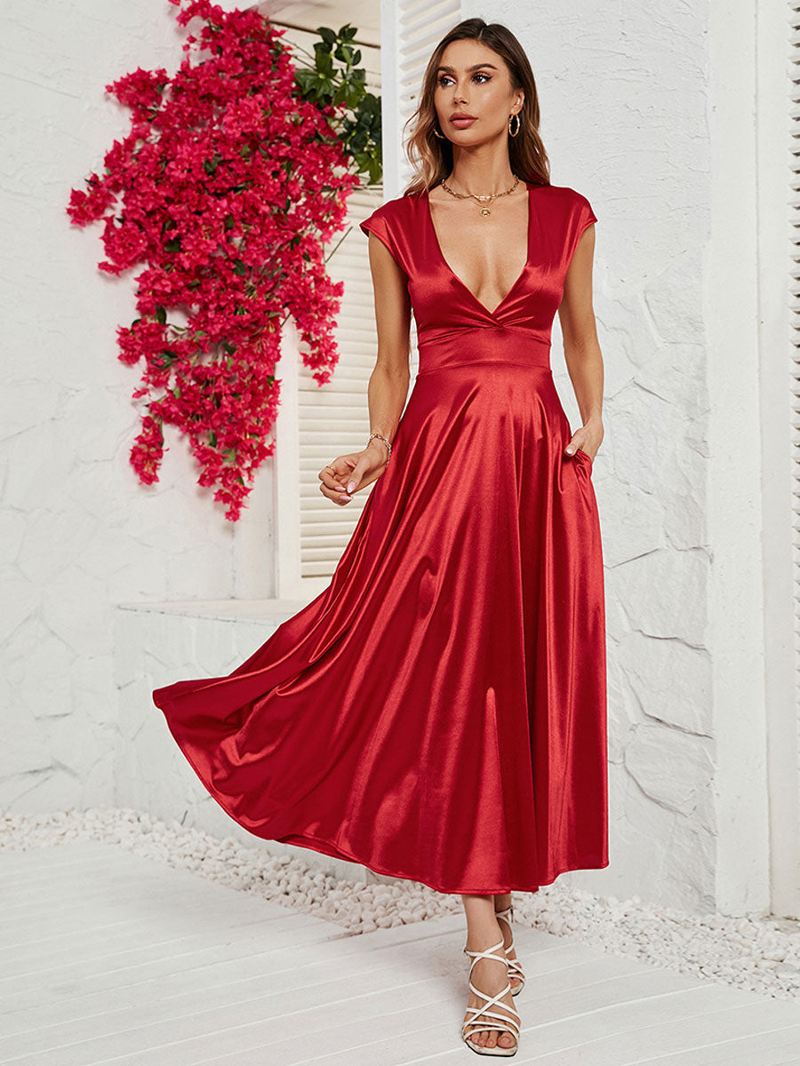 Beautifully Finished Dress in a Timeless Design