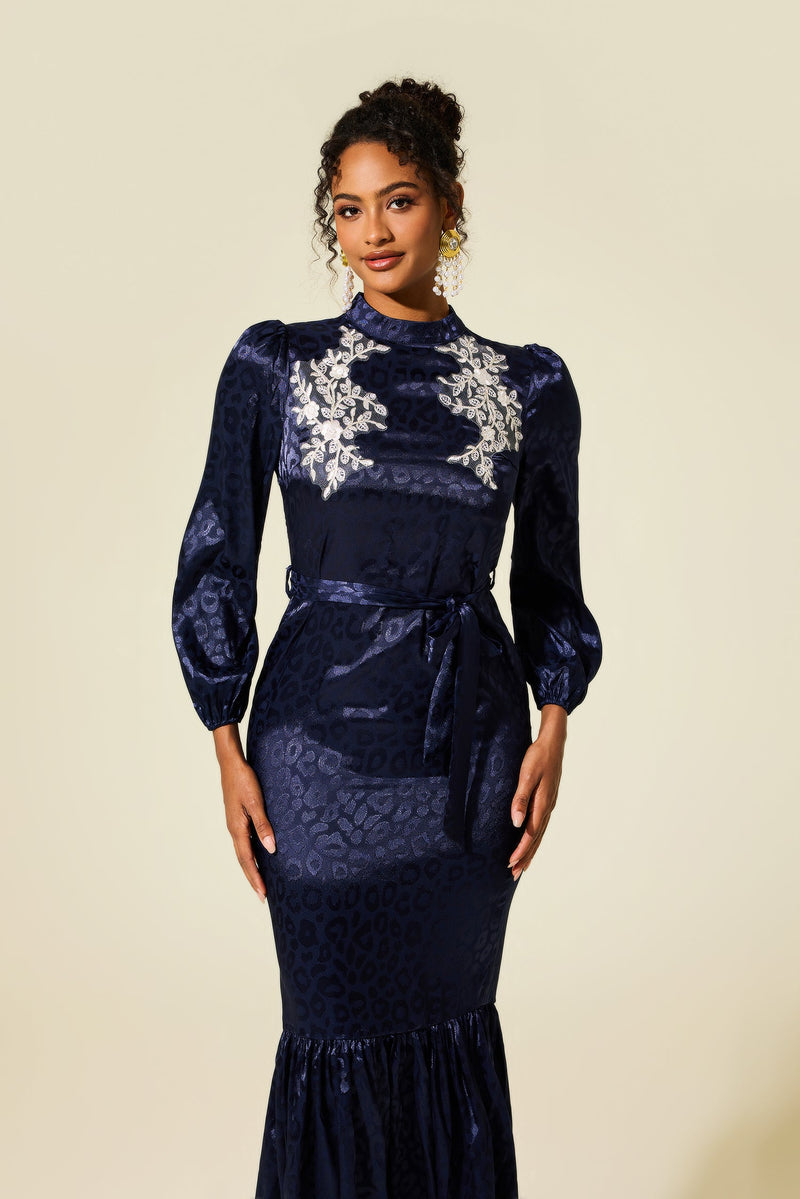 Beautifully Finished Dress in a Timeless Design