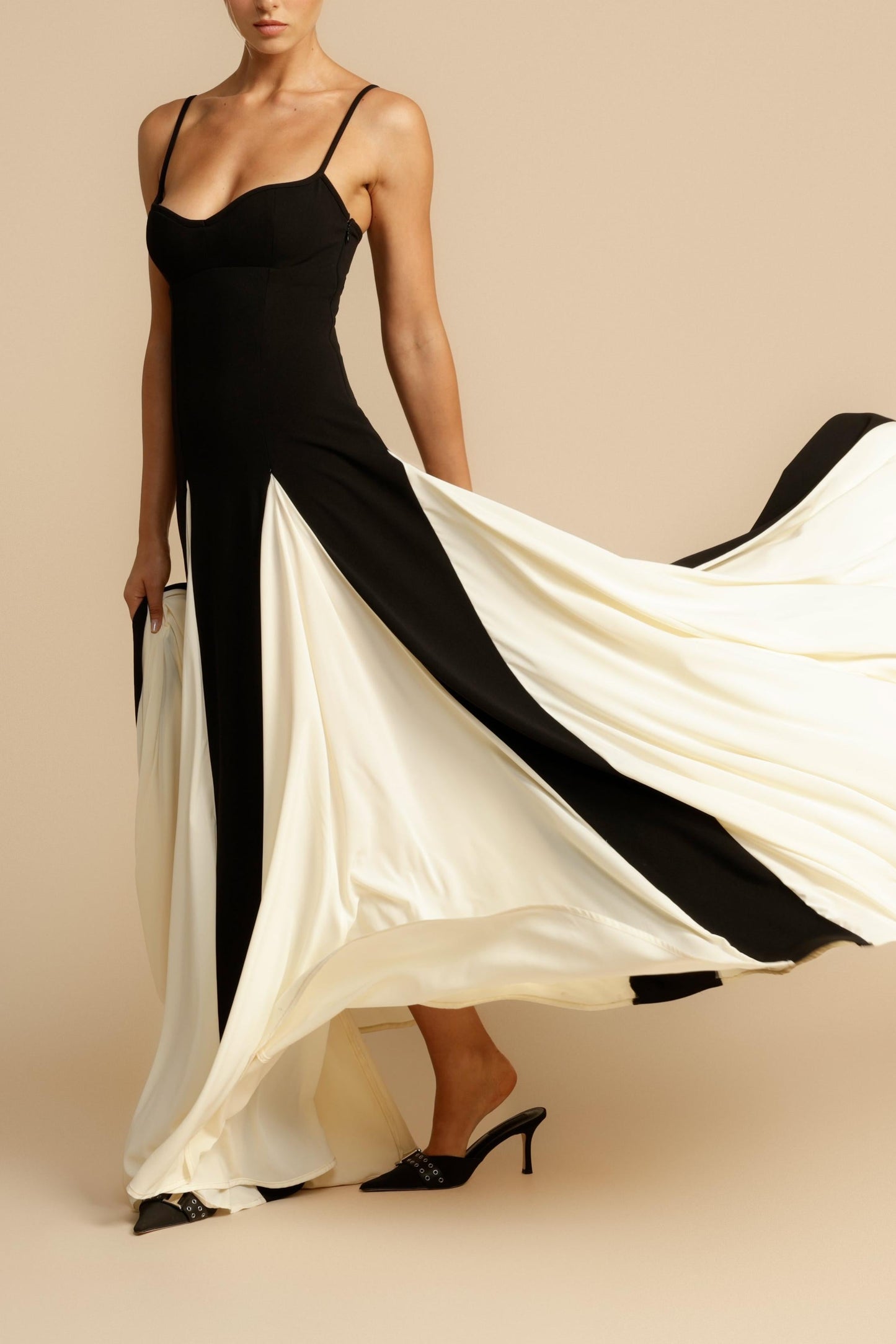 Well Tailored Dress with a Graceful Silhouette