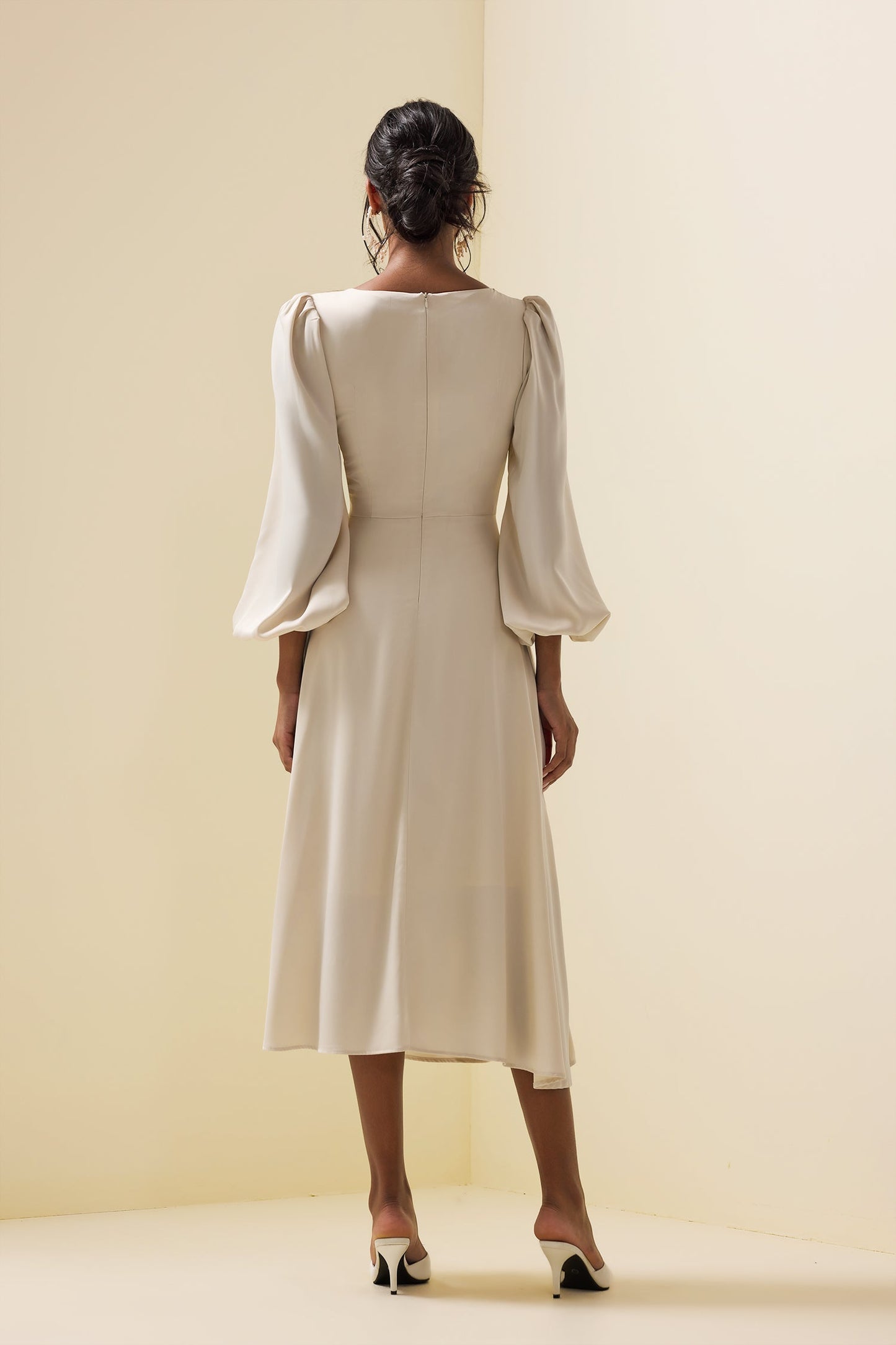 Beautifully Finished Dress in a Timeless Design