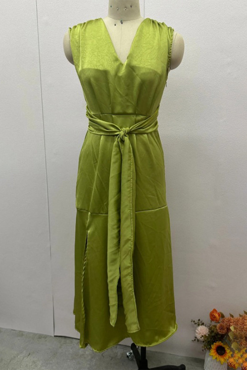 Effortlessly Elegant Dress with a Timeless Design