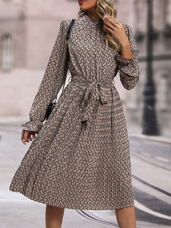 Well Tailored Dress with a Graceful Silhouette