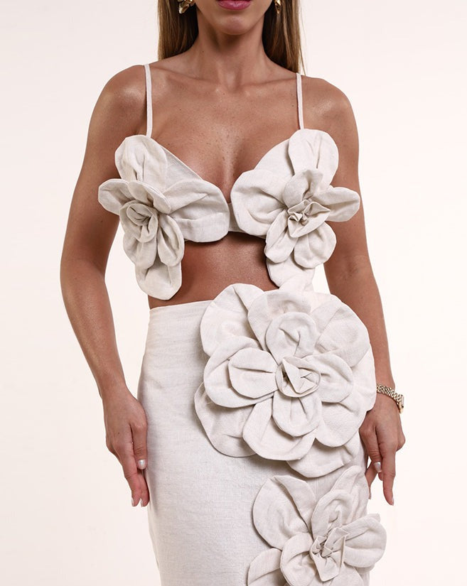 Well Tailored Top with a Graceful Silhouette