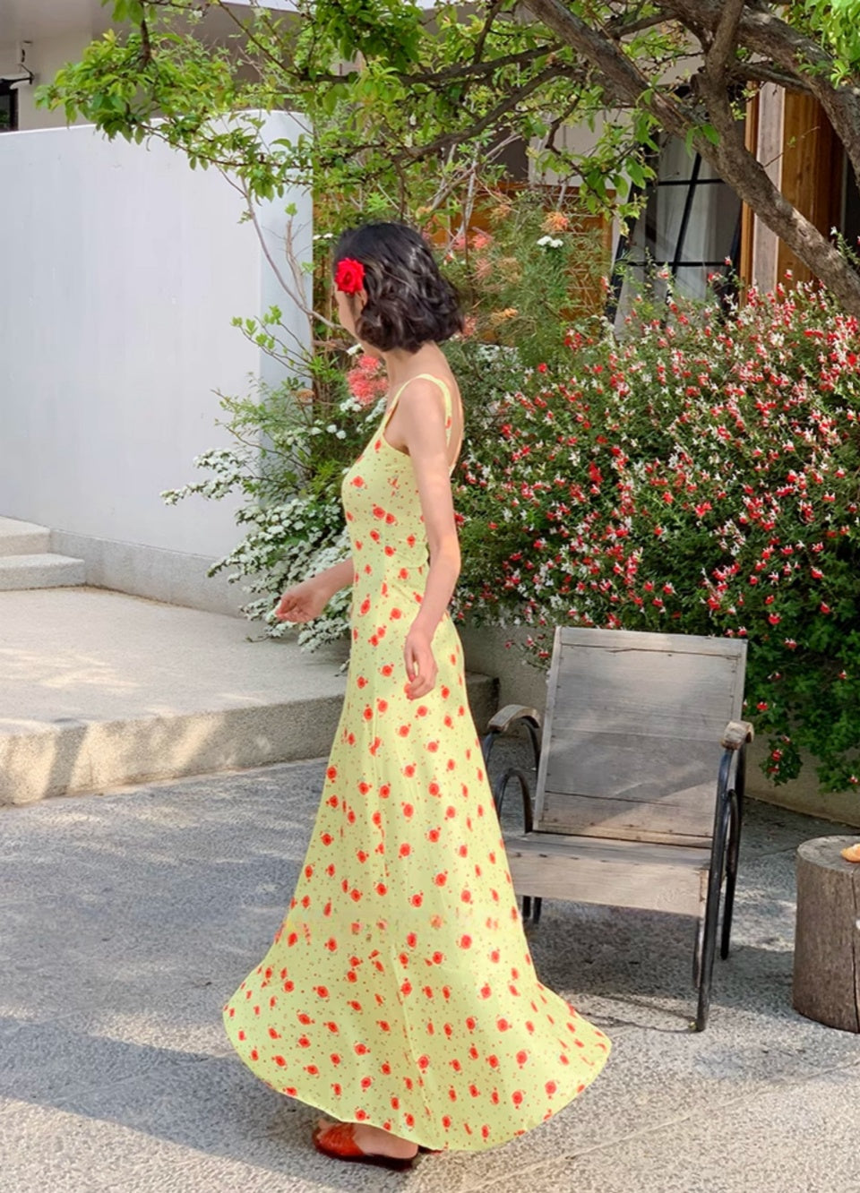 Well Tailored Dress with a Graceful Silhouette