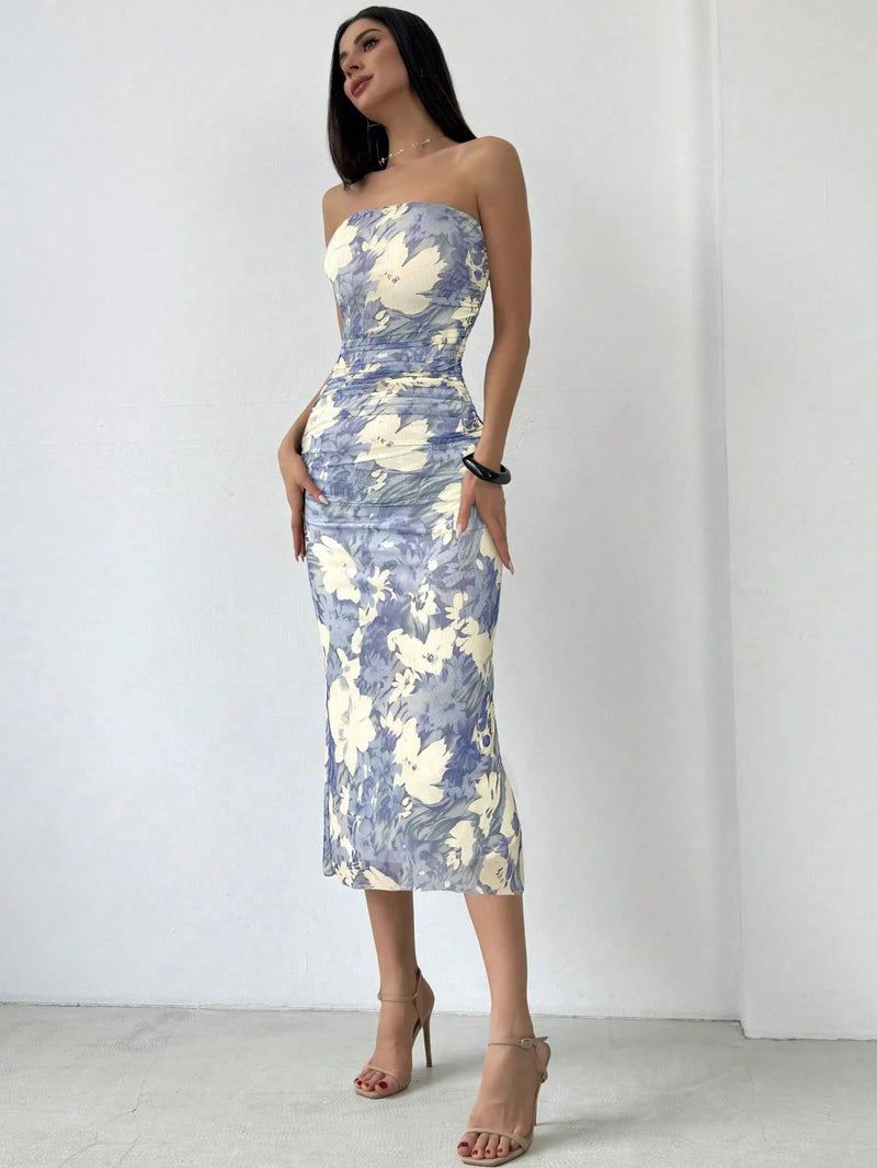 Beautifully Finished Dress in a Timeless Design
