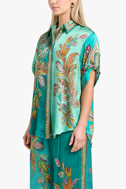 Well Tailored Shirt with a Graceful Silhouette