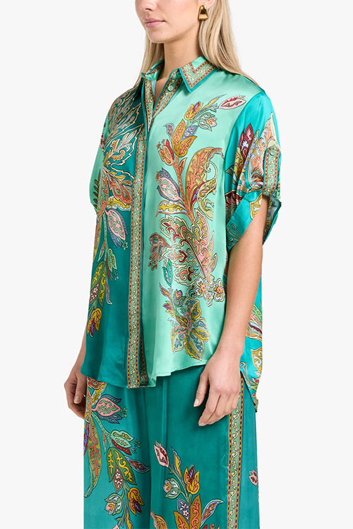 Well Tailored Shirt with a Graceful Silhouette