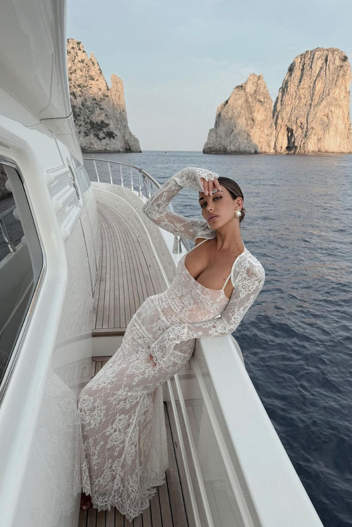 Gracefully Styled Dress for Any Occasion
