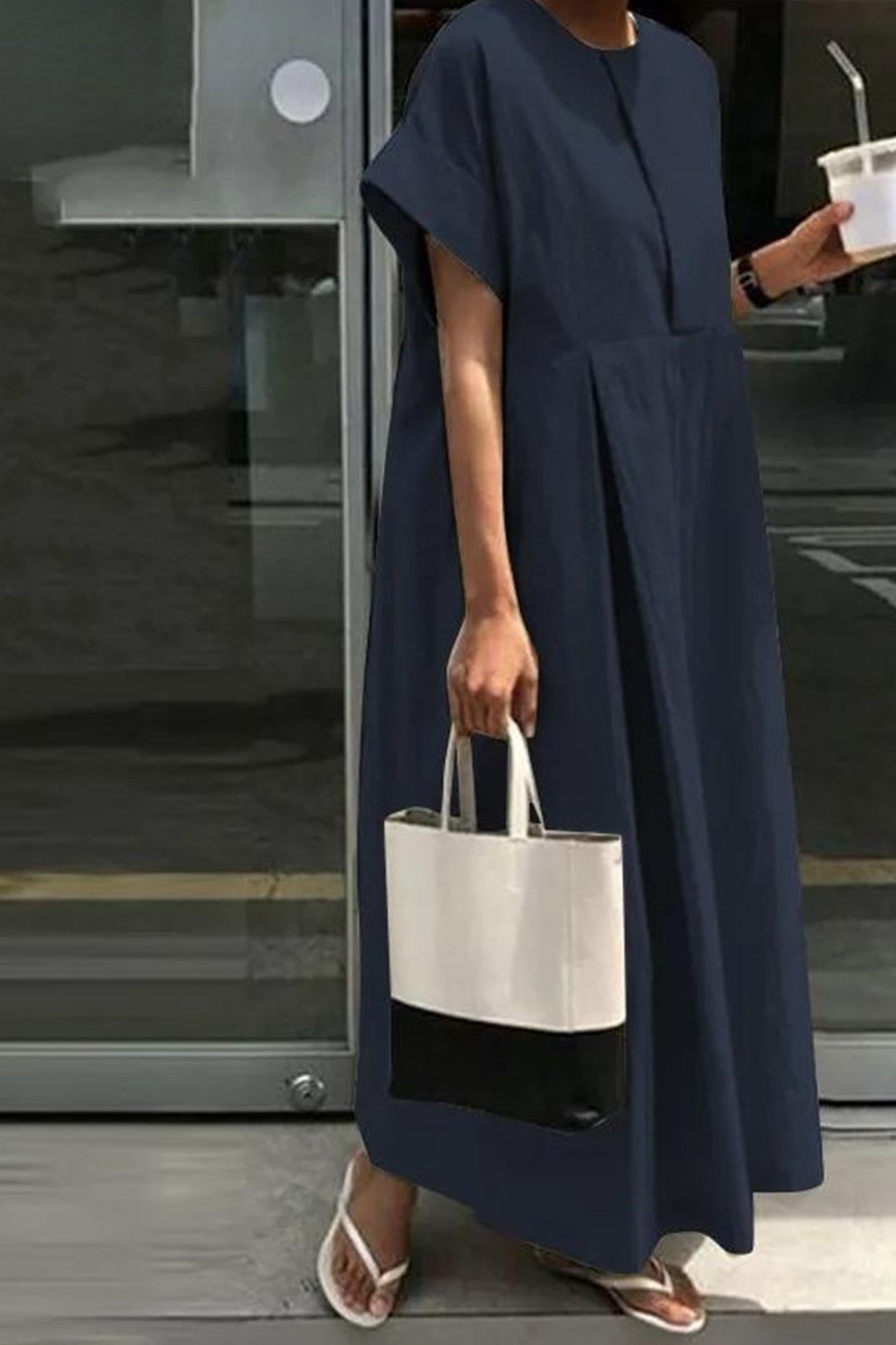 Effortlessly Elegant Dress with a Timeless Design