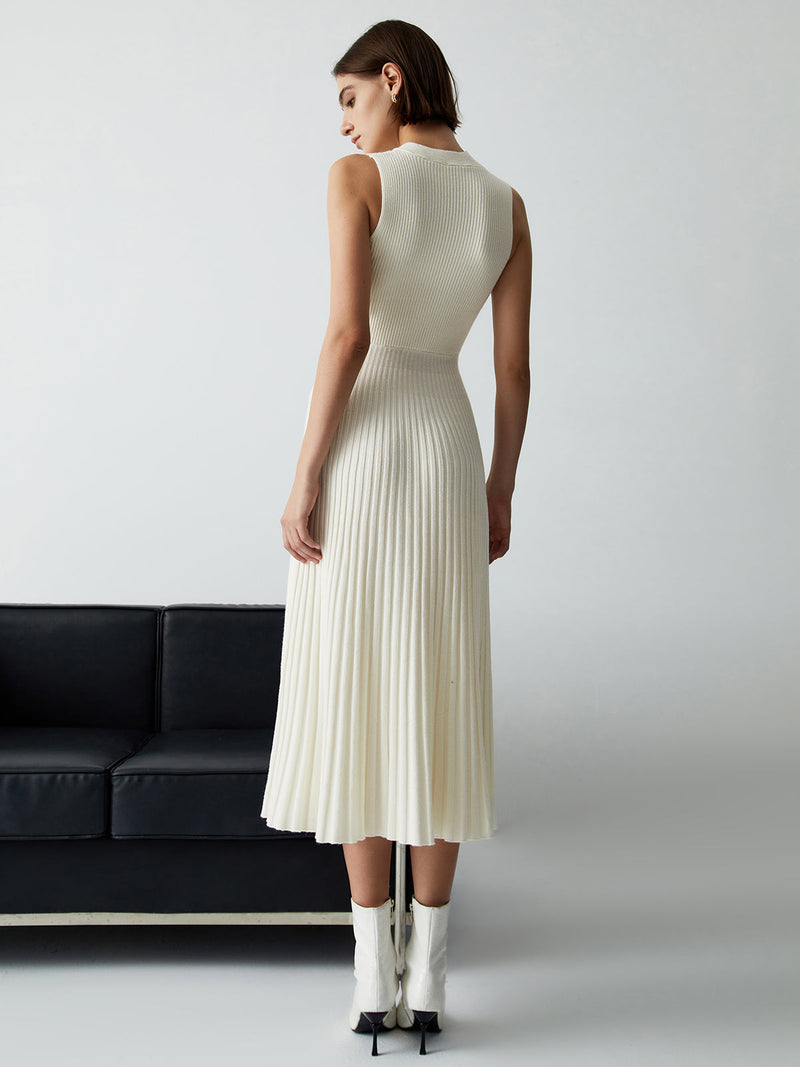 Well Tailored Sweater with a Graceful Silhouette