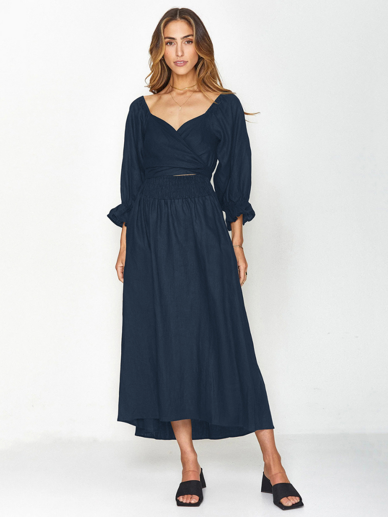 Beautifully Finished Dress in a Timeless Design