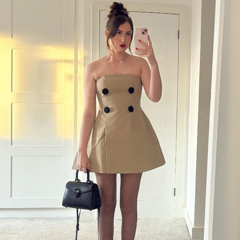Beautifully Finished Dress in a Timeless Design