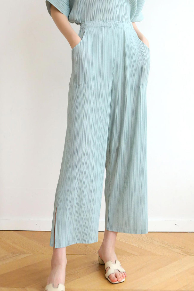 Classic Vintage Pants with a Flattering Fit