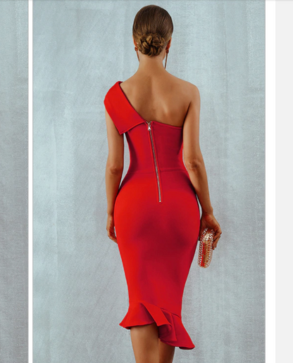 Beautifully Finished Dress in a Timeless Design