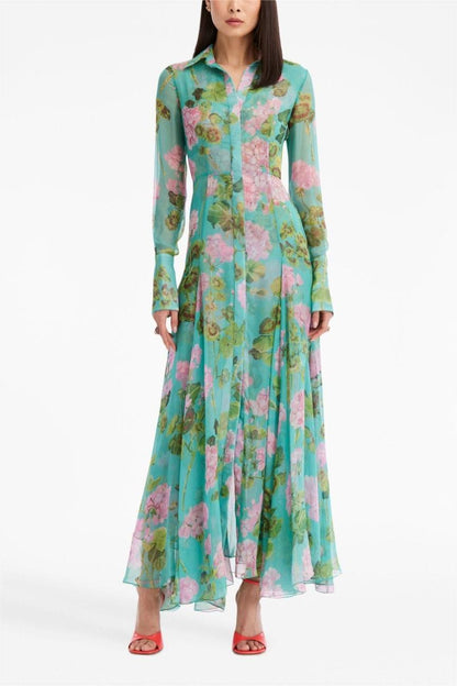 Well Tailored Dress with a Graceful Silhouette
