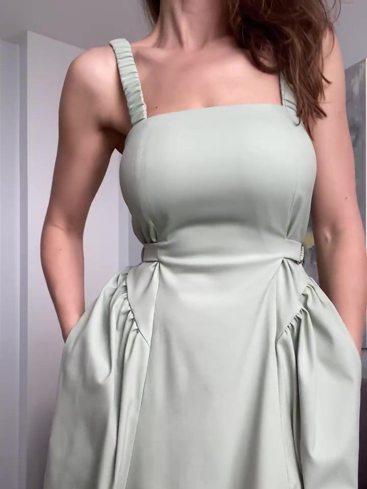 Well Tailored Dress with a Graceful Silhouette