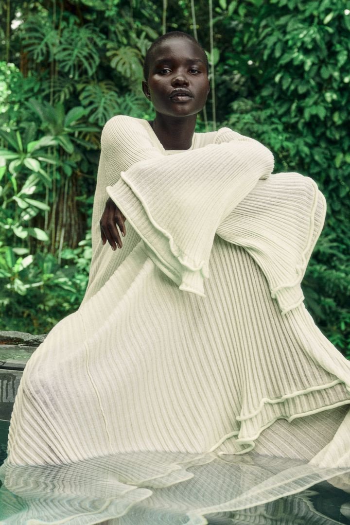 Gracefully Styled Dress for Any Occasion