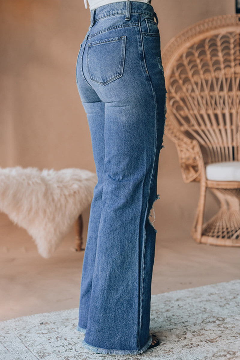 Effortlessly Elegant Garment with a Timeless Design