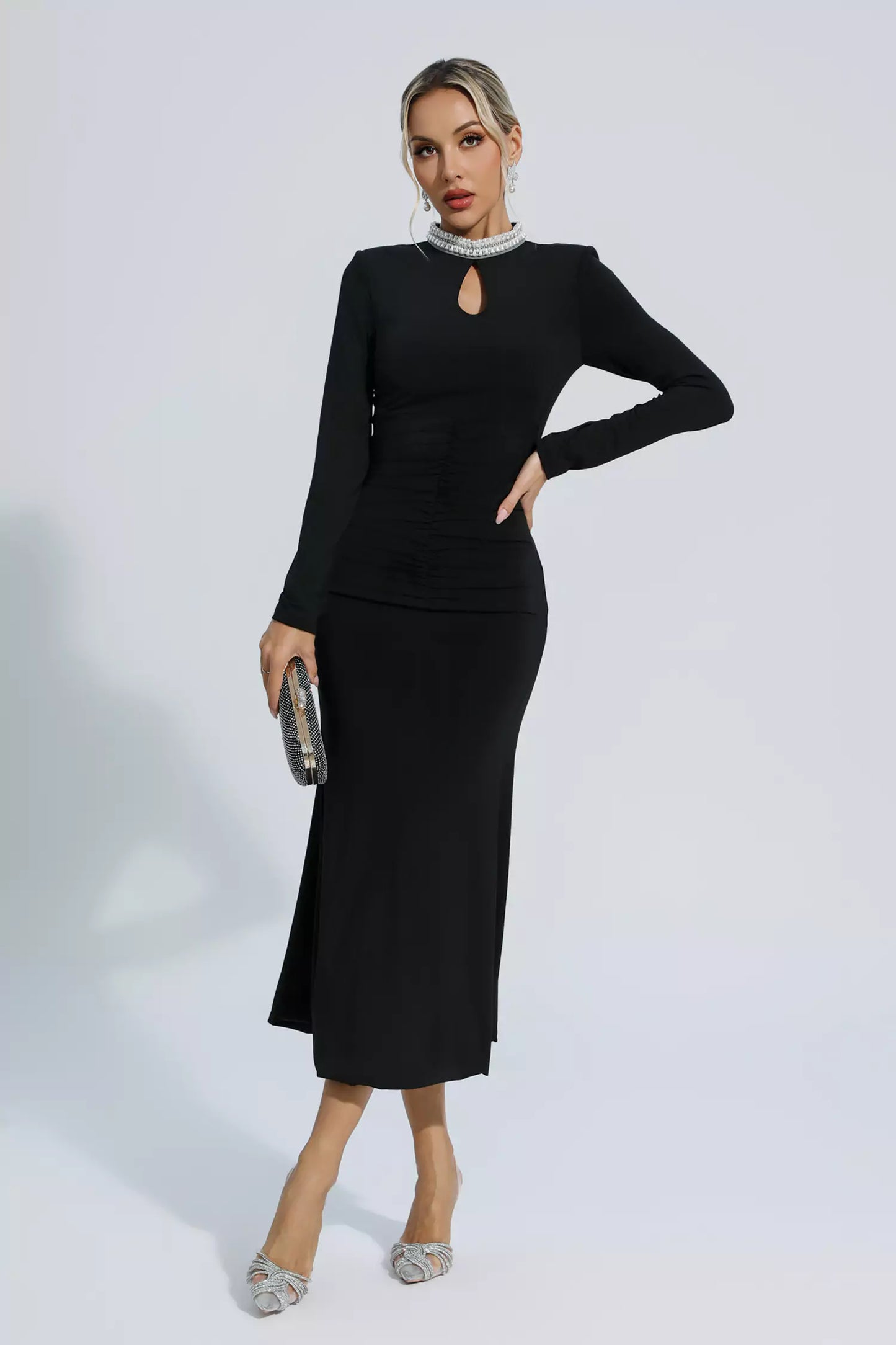 Well Tailored Dress with a Graceful Silhouette