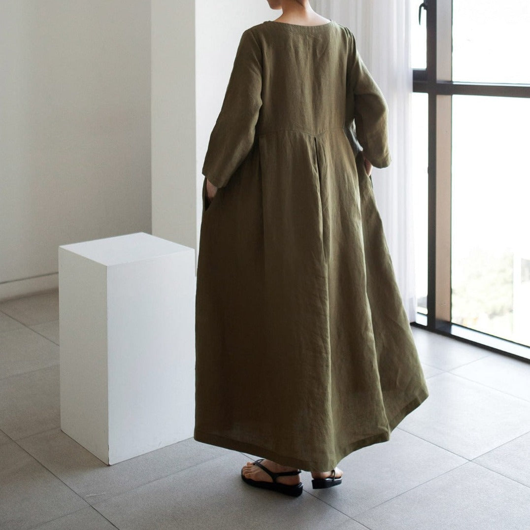 Well Tailored Dress with a Graceful Silhouette
