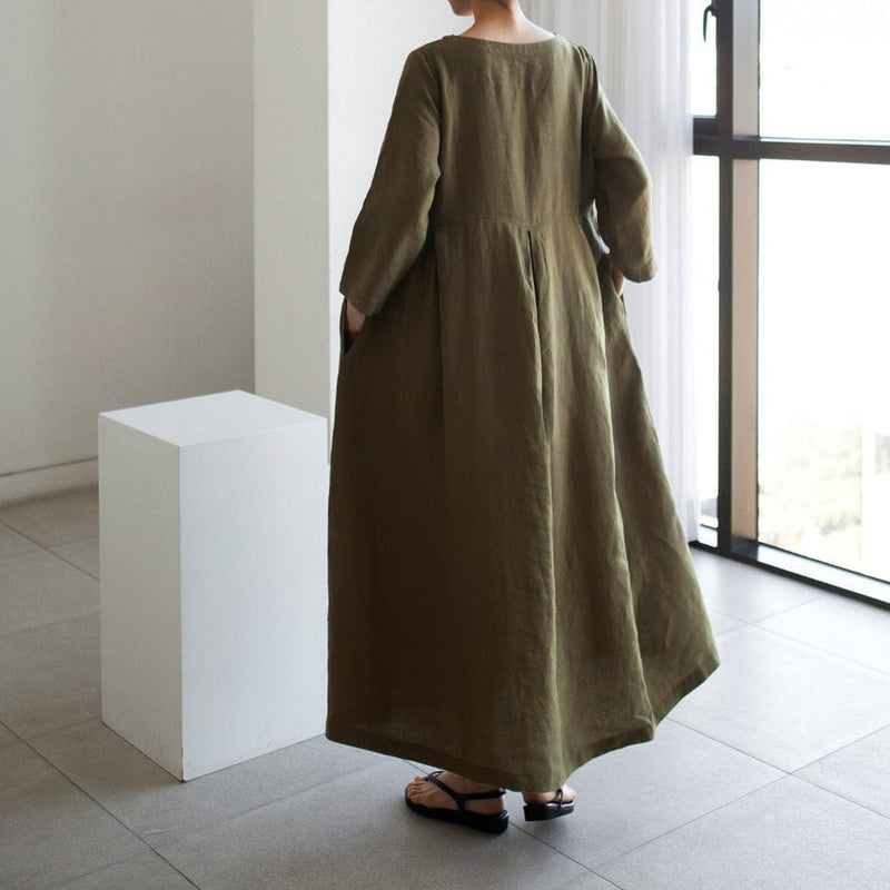 Well Tailored Dress with a Graceful Silhouette