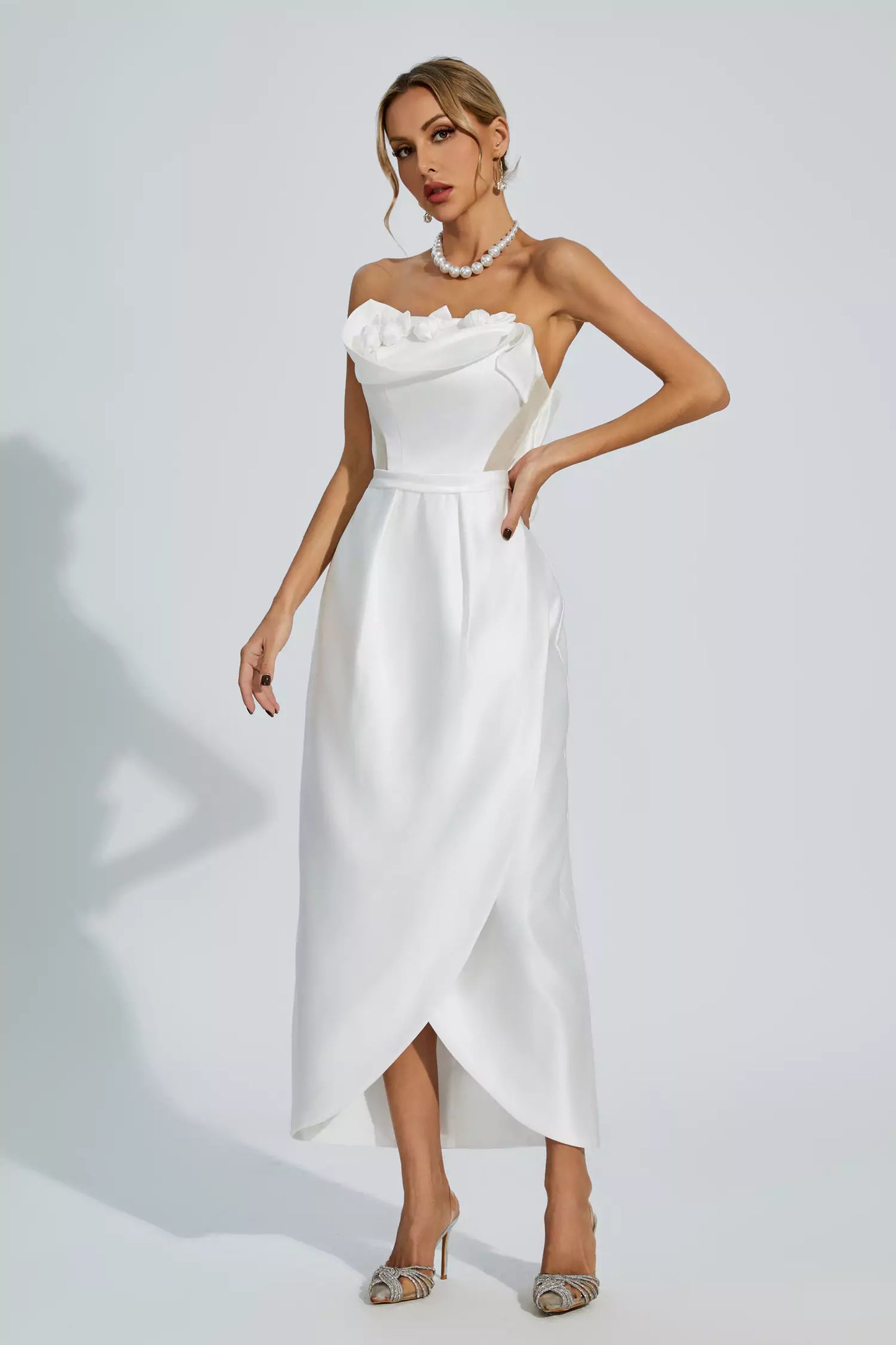 Beautifully Finished Dress in a Timeless Design