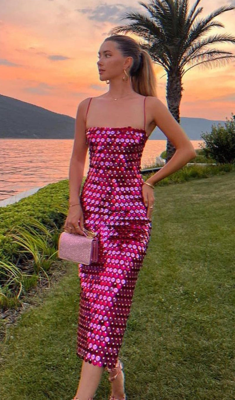Well Tailored Dress with a Graceful Silhouette
