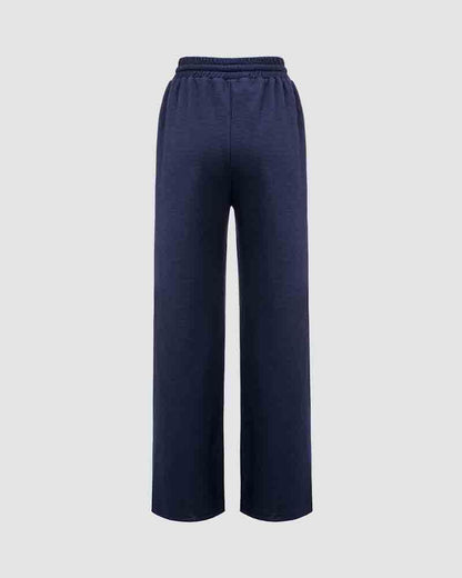Effortlessly Elegant Pants with a Timeless Design