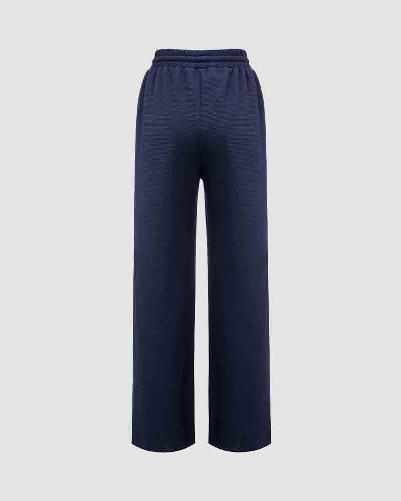 Effortlessly Elegant Pants with a Timeless Design