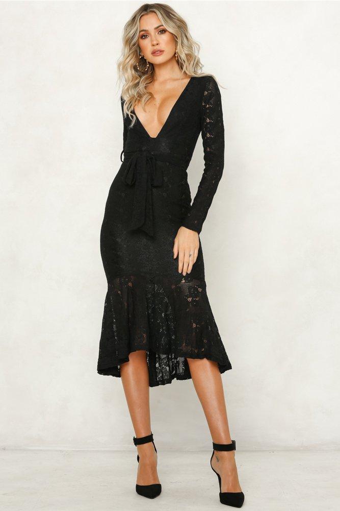 Well Tailored Dress with a Graceful Silhouette